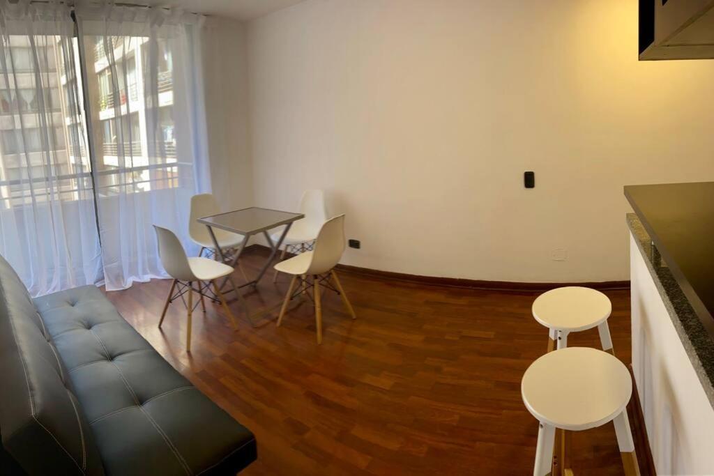 Excelente Ubicacion Y Comodo Depto En El Centro Santiago Exterior photo